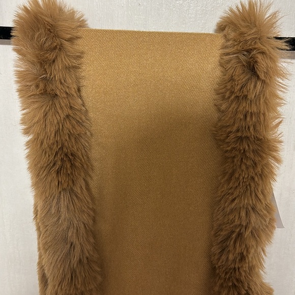 Faux Fur ,85% Wool & 5%Cashmere Blend Scarf-Adrienne Landau -Light weight-Camel - Picture 3 of 12